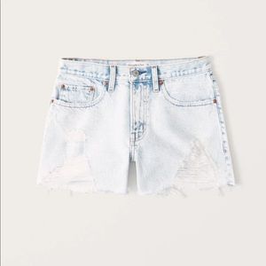 NWT Abercrombie & Fitch The Boyfriend Short. Size 0/25.
